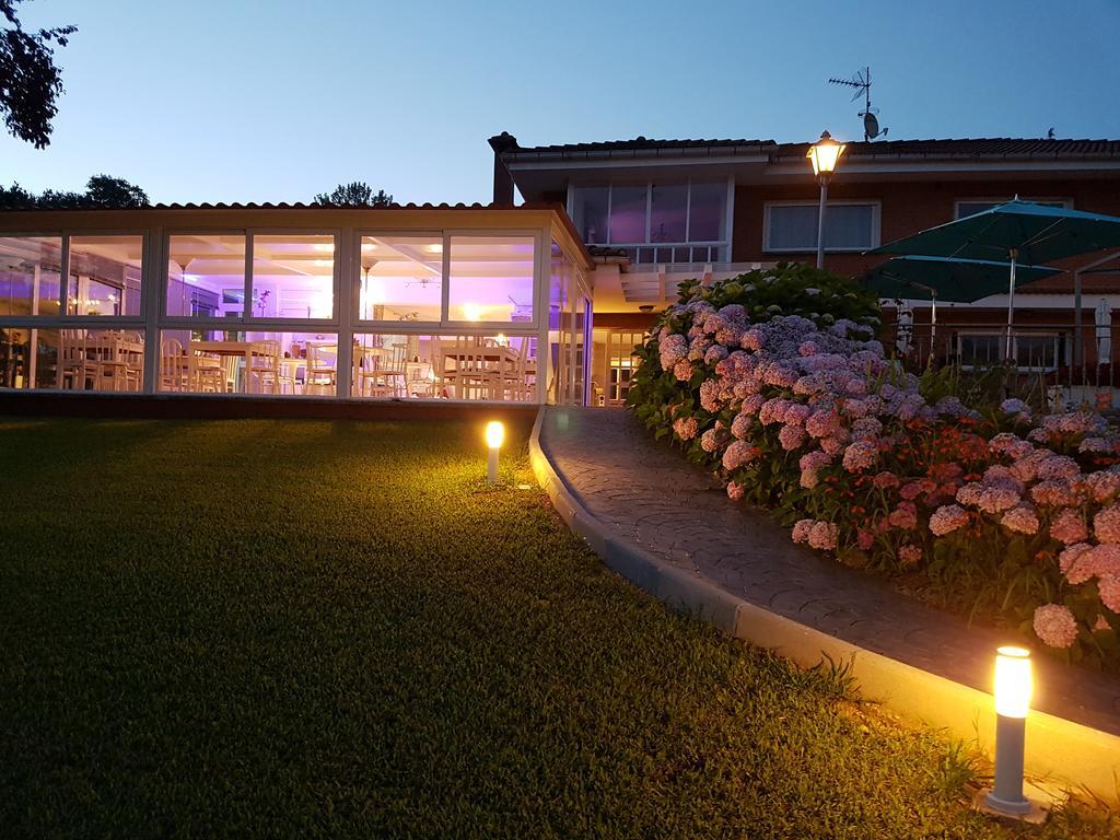 Hotel Camping Ribadesella Bagian luar foto